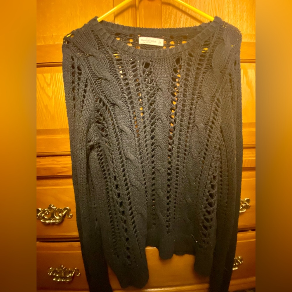 Navy blue 
Large 
Sweater